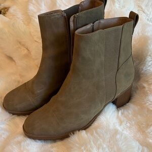 Giani Bernini Taupe Chelsea Ankle Boots